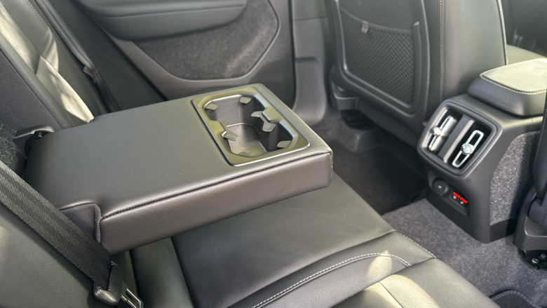 Volvo XC40 2.0 B4P Ultra Dark 5dr Auto Petrol Estate